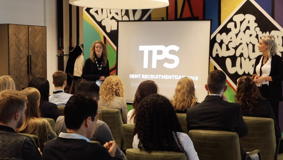 Student Recruitment Day TPSHet werkende leven begint bij je stage. Het liefst wil je een plek waar je zoveel mogelijk relevante ervaring op kan doen. Een groep studenten kwam naar TPS om een afstudeerstage te scoren. 👨🏼‍🎓🙌🏼Check nu de video van deze dag! Weten wat TPS voor jou als student kan betekenen? 