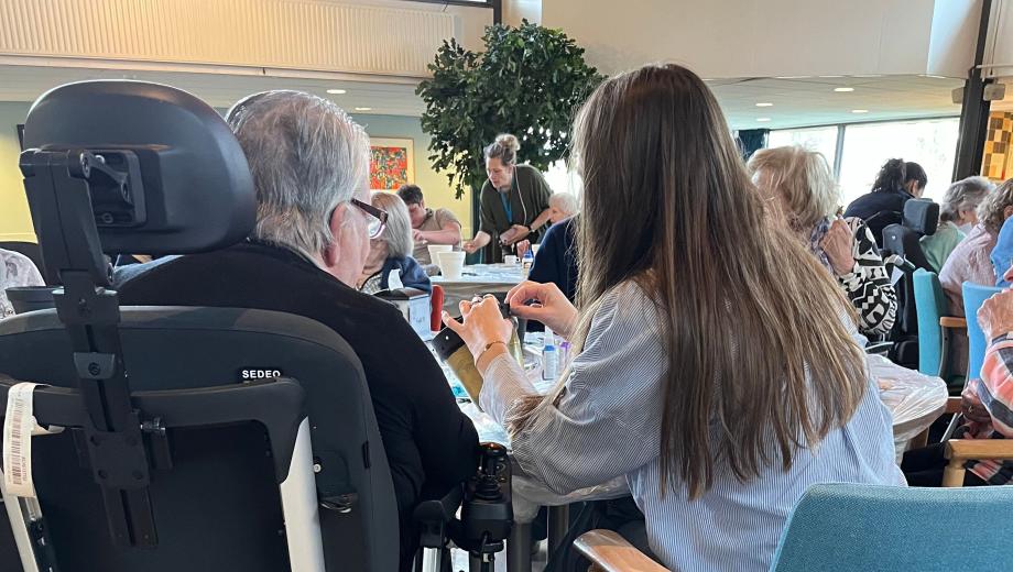 Bloempotten versieren en vullen tijdens NL doet!
